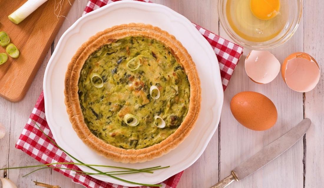Eine Lauch-Quiche auf einem Teller