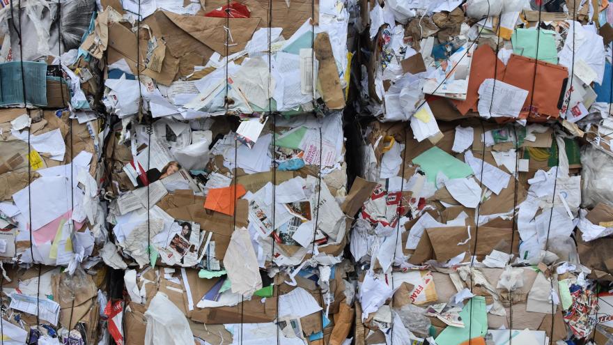 Stapel Altpapier
