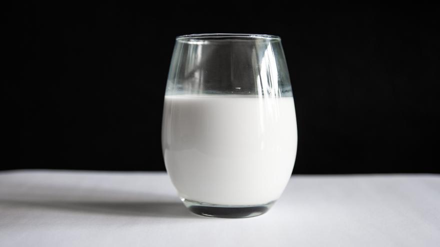 Glas mit frischer Milch