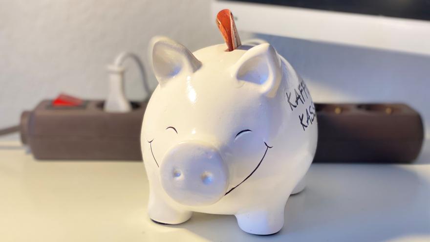 Sparschwein an Steckerleiste