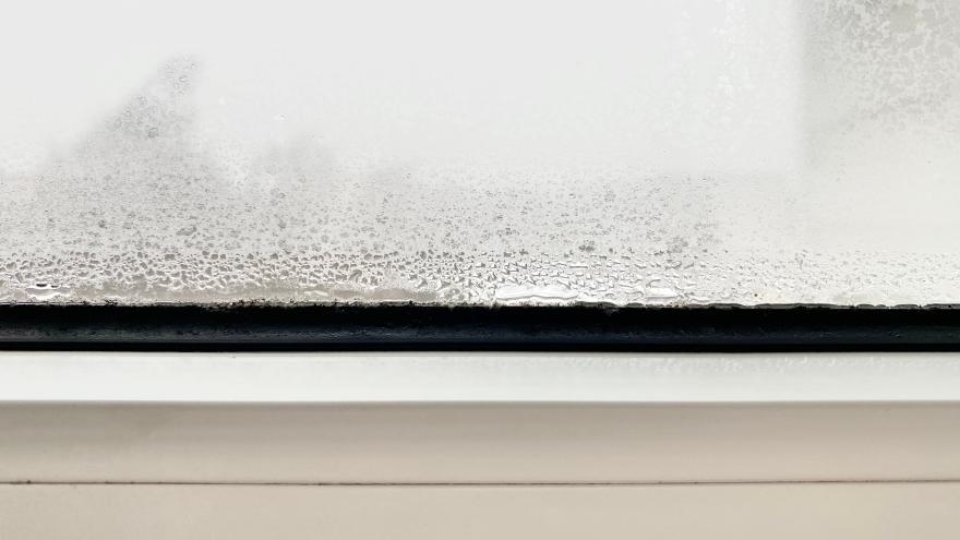 Kondenswasser innen am Fenster vermeiden - das hilft 