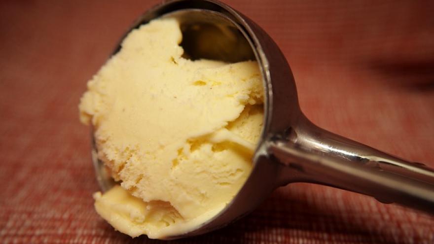 Eislöffel mit Vanilleeis